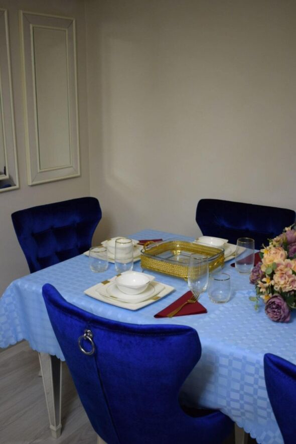 Dertsiz Işlemeli 150x150 Masa Örtüsü - 63