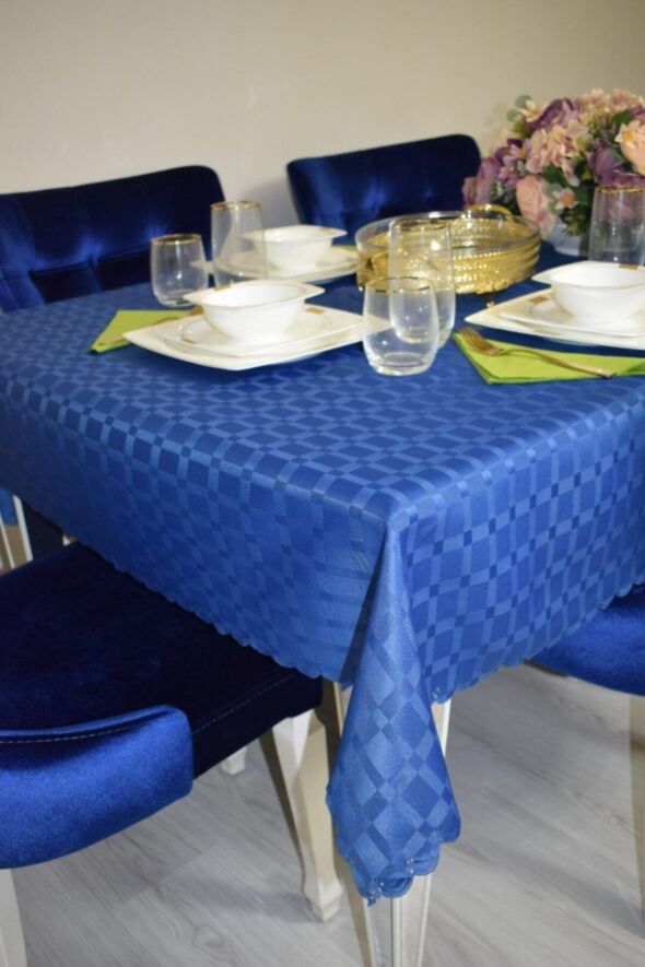 Dertsiz Işlemeli 150x150 Masa Örtüsü - 41